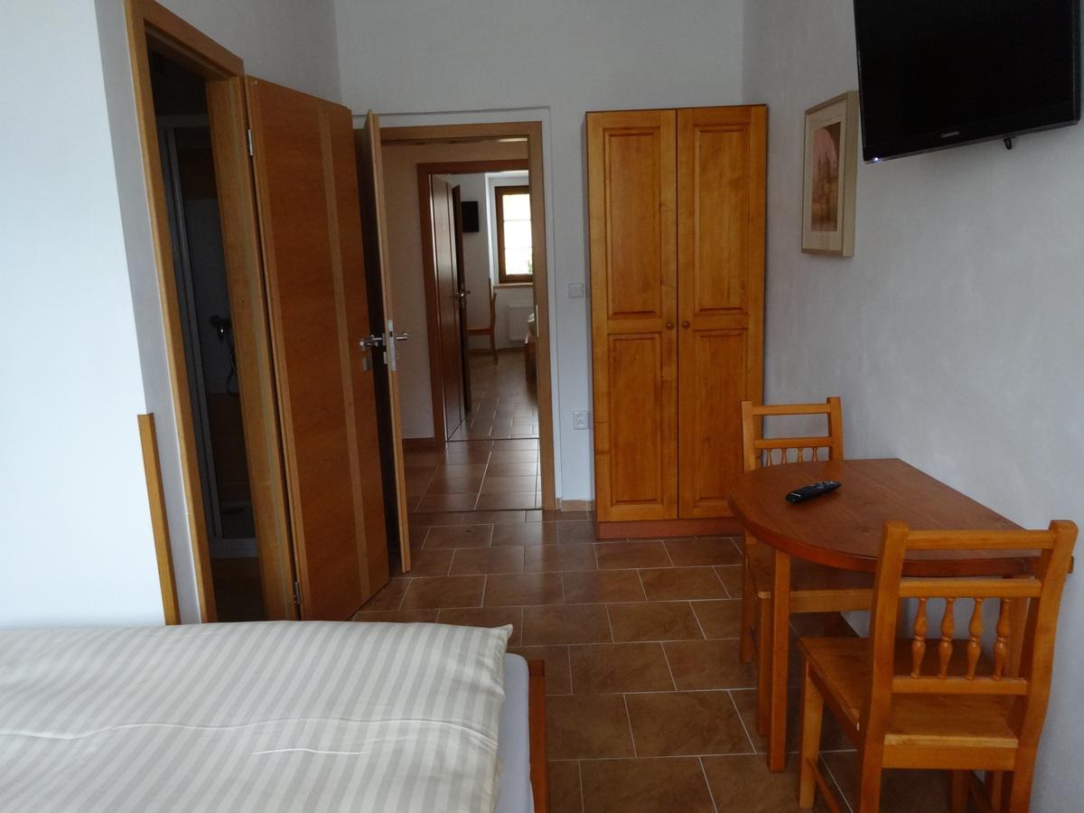Hostinec U Janatu S Ubytovanim Cestin Cameră foto