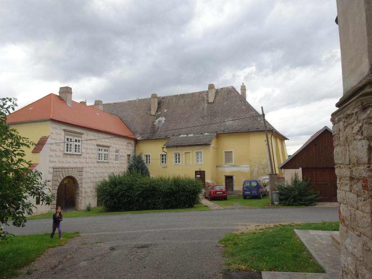 Hostinec U Janatu S Ubytovanim Cestin Exterior foto
